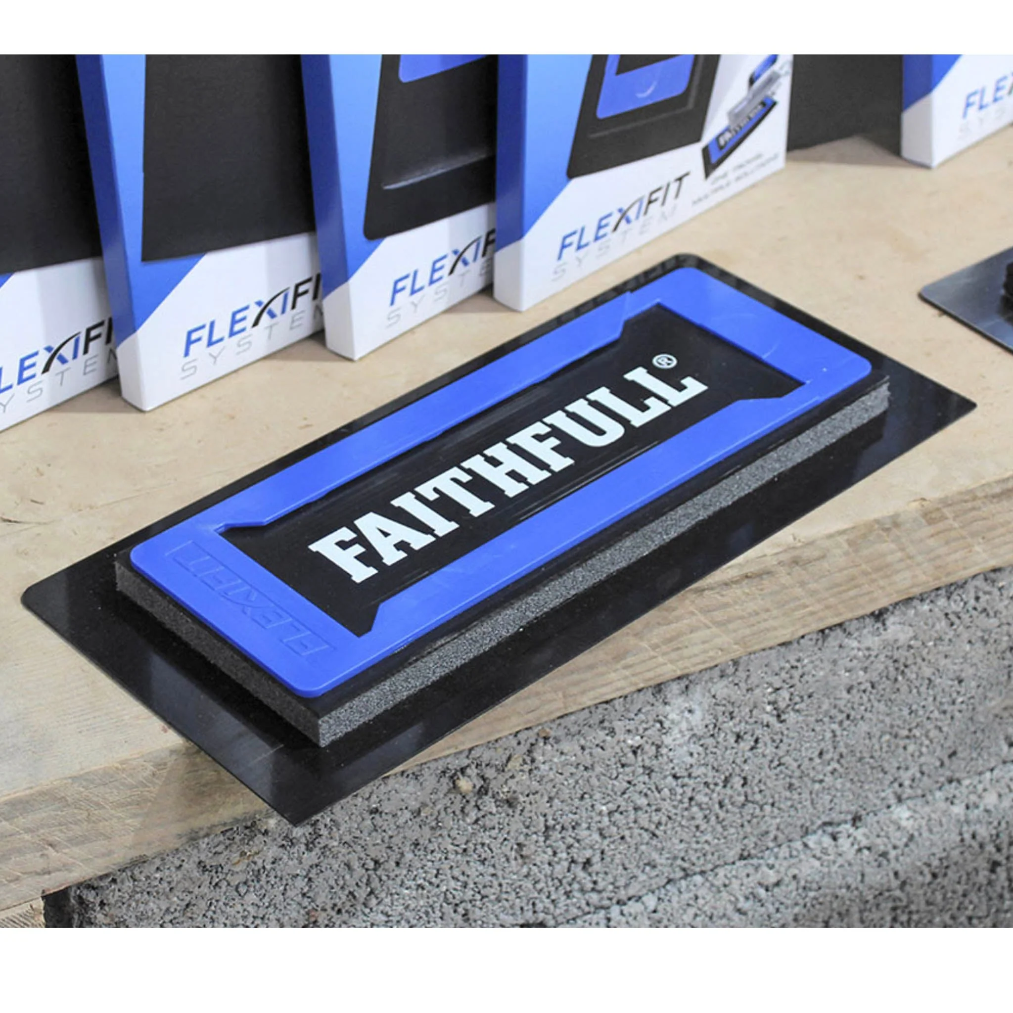 Faithfull Flexifit Foam Trowel 710mm - 28in - Image 2